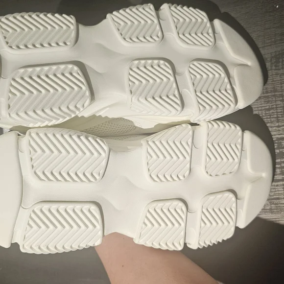 Steve Madden White Sneakers - Picture 5 of 5